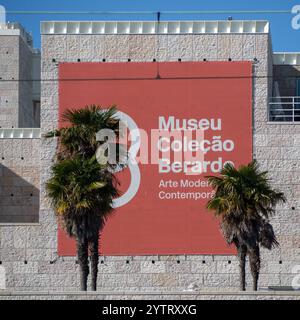 LISBONA, PORTOGALLO - 06 MARZO 2015: Cartello fuori dal , il Museu Colecao Berardo, un Museo d'Arte moderna e Contemporanea a Belem Foto Stock