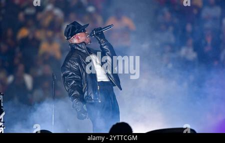 Arlington, Texas, Stati Uniti. 7 dicembre 2024. Ne-Yo si esibisce durante l'intervallo della partita di football universitario del Big XII Championship tra gli Arizona State Sun Devils e gli Iowa State Cyclones all'AT&T Stadium di Arlington, Texas. Austin McAfee/CSM/Alamy Live News Foto Stock