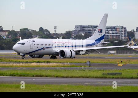 Aeroporto di Sydney, Sydney, Australia il 18 novembre 2024. Boeing 737 della Royal Australian Air Force in arrivo Foto Stock