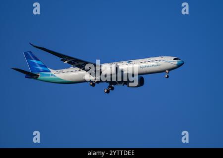 Arrivo dell'Airbus A330 di Garuda Airlines Foto Stock