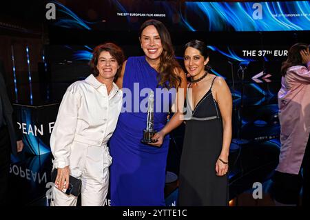Irene Jacob, Karla Sofia Gascon und Zahra Amir Ebrahimi bei der Verleihung des 37. Europäischen Filmpreises 2024 im Kultur- und Kongresszentrum Luzern. Lucerna, 07.12.2024 *** Irene Jacob, Karla Sofia Gascon e Zahra Amir Ebrahimi alla presentazione degli European Film Awards 37 2024 presso il Lucerna Culture and Convention Center Lucerna, 07 12 2024 foto:XS.xGabschx/xFuturexImagex efa 4398 Foto Stock