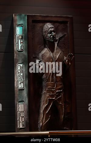 Han solo Frozen in Carbonite replica mostra presso Inner Space Stations Service Station a York, North Yorkshire, Regno Unito Foto Stock