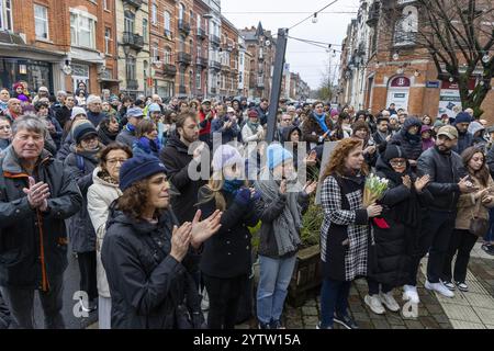 Bruxelles, Belgio. 8 dicembre 2024. Questa foto è scattata durante una marcia silenziosa in omaggio a Diana, vittima del femminicidio Schaerbeek del 3 dicembre, a Bruxelles, domenica 08 dicembre 2024. BELGA FOTO NICOLAS MAETERLINCK credito: Belga News Agency/Alamy Live News Foto Stock