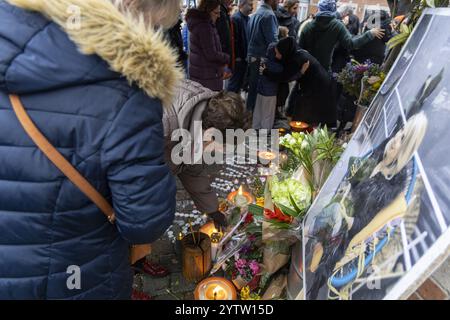 Bruxelles, Belgio. 8 dicembre 2024. Questa foto è scattata durante una marcia silenziosa in omaggio a Diana, vittima del femminicidio Schaerbeek del 3 dicembre, a Bruxelles, domenica 08 dicembre 2024. BELGA FOTO NICOLAS MAETERLINCK credito: Belga News Agency/Alamy Live News Foto Stock