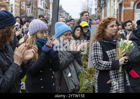 Bruxelles, Belgio. 8 dicembre 2024. Questa foto è scattata durante una marcia silenziosa in omaggio a Diana, vittima del femminicidio Schaerbeek del 3 dicembre, a Bruxelles, domenica 08 dicembre 2024. BELGA FOTO NICOLAS MAETERLINCK credito: Belga News Agency/Alamy Live News Foto Stock