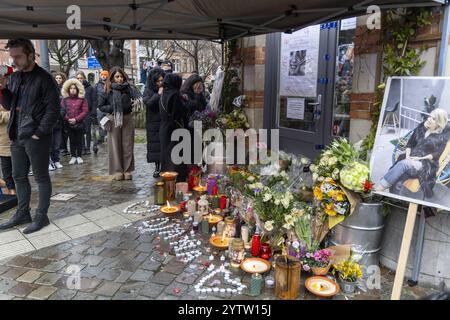 Bruxelles, Belgio. 8 dicembre 2024. Questa foto è scattata durante una marcia silenziosa in omaggio a Diana, vittima del femminicidio Schaerbeek del 3 dicembre, a Bruxelles, domenica 08 dicembre 2024. BELGA FOTO NICOLAS MAETERLINCK credito: Belga News Agency/Alamy Live News Foto Stock