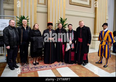 il cardinale George Jacob Koovakad India posa durante una visita di cortesia in Vaticano-Rel il nuovo cardinale George Jacob Koovakad India durante una visita di cortesia a seguito della sua nomina da parte di Papa Francesco, durante una cerimonia CONCISTORIALE per la creazione di 21 nuovi cardinali il 7 dicembre 2024 nella basilica di San Pietro SOLO PER USO EDITORIALE Vaticano - NESSUN LIBRO Copyright: XCatholicPressPhoto/KatarzynaxArtx Foto Stock