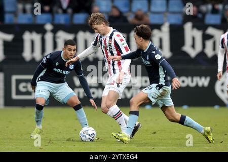 TILBURG - (l-r) Ilias Sebaoui del SC Heerenveen, Cisse Sandra di Willem II, Espen van EE del SC Heerenveen durante la partita olandese Eredivisie tra Willem II e sc Heerenveen al Koning Willem II Stadium l'8 dicembre 2024 a Tilburg, Paesi Bassi. ANP JEROEN PUTMANS Foto Stock