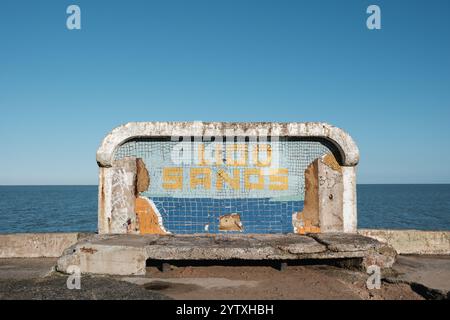 Lido Sands, Margate, Kent, Regno Unito. Ora abbandonata. Edificio Art Deco e piscina, costruito negli anni '1920 Foto Stock