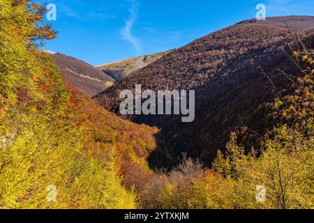 L'Eremo scenografico di Santo Spirito a Majella, vicino a Roccamorice, in Abruzzo, Italia. Foto Stock