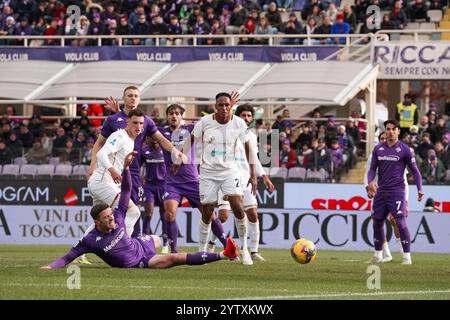 Firenze, Italia. 8 dicembre 2024. Robin Gosens della Fiorentina in azione durante la partita di serie A Enilive 2024/2025 tra Fiorentina e Cagliari - serie A Enilive allo Stadio Artemio Franchi - Sport, calcio - Firenze, Italia - domenica 8 dicembre 2024 (foto di massimo Paolone/LaPresse) crediti: LaPresse/Alamy Live News Foto Stock