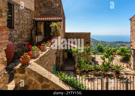 Il bellissimo borgo di Pollica, nel Cilento in Campania. Italia. Foto Stock