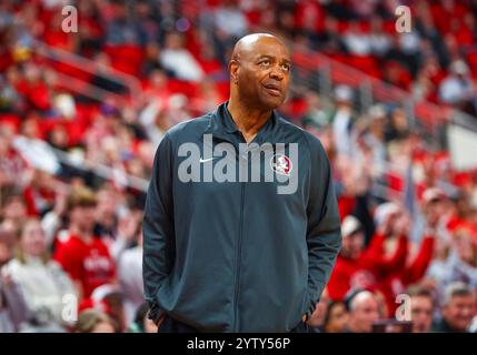 7 dicembre 2024: Leonard Hamilton è l'allenatore di pallacanestro della Florida State University. Partita di pallacanestro NCAA tra la Florida State University e la North Carolina State University al Lenovo Center, Raliegh, North Carolina. David Beach/CSM Foto Stock