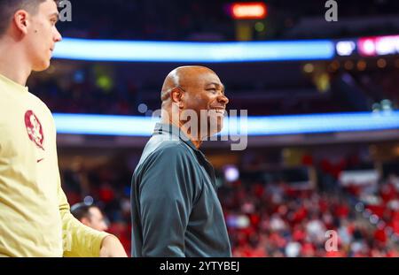 7 dicembre 2024: Leonard Hamilton è l'allenatore di pallacanestro della Florida State University. Partita di pallacanestro NCAA tra la Florida State University e la North Carolina State University al Lenovo Center di Raleigh, North Carolina. David Beach/CSM (immagine di credito: © David Beach/Cal Sport Media) Foto Stock