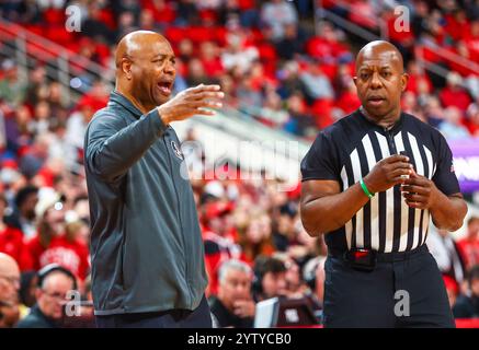 7 dicembre 2024: Leonard Hamilton è l'allenatore di pallacanestro della Florida State University. Partita di pallacanestro NCAA tra la Florida State University e la North Carolina State University al Lenovo Center di Raleigh, North Carolina. David Beach/CSM (immagine di credito: © David Beach/Cal Sport Media) Foto Stock