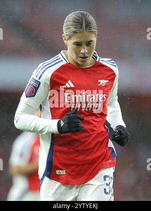 North London, Regno Unito. 8 dicembre 2024. Kyra Cooney-Cross dell'Arsenal corre verso la bandiera d'angolo durante la partita della Barclays Women's Super League tra l'Arsenal e l'Aston Villa all'Emirates Stadium. Crediti: Jay Patel/Alamy Live News Foto Stock