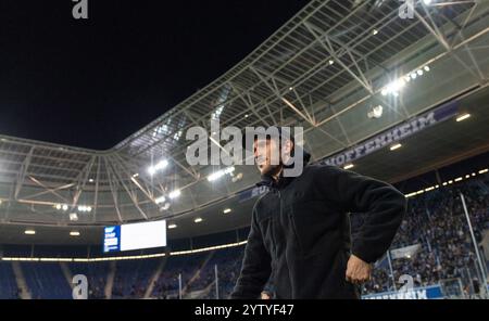 vor Spielbeginn: Allenatore Julian Schuster SC Freiburg SCF TSG 1899 Hoffenheim vs SC Freiburg SCF 08.12.2024 LE NORMATIVE DFL VIETANO QUALSIASI USO DI FOTOGRAFIE COME SEQUENZE DI IMMAGINI E/O QUASI-VIDEO Foto Stock