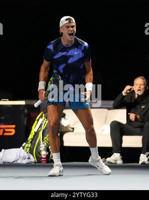 La danese Holger Rune in azione contro la francese Ugo Humbert (non nella foto) durante la Grand Final UTS di Londra 2024 alla Copper Box Arena di Londra. Data foto: Domenica 8 dicembre 2024. Foto Stock