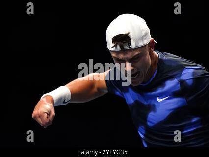 La danese Holger Rune in azione contro la francese Ugo Humbert (non nella foto) durante la Grand Final UTS di Londra 2024 alla Copper Box Arena di Londra. Data foto: Domenica 8 dicembre 2024. Foto Stock