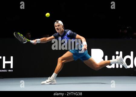 La danese Holger Rune in azione contro la francese Ugo Humbert (non nella foto) durante la Grand Final UTS di Londra 2024 alla Copper Box Arena di Londra. Data foto: Domenica 8 dicembre 2024. Foto Stock