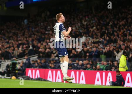 Tottenham Hotspur Stadium, Londra, Regno Unito. 8 dicembre 2024. Premier League Football, Tottenham Hotspur contro Chelsea; Dejan Kulusevski del Tottenham Hotspur festeggia il suo gol all'undicesimo minuto per 2-0. Credito: Action Plus Sports/Alamy Live News Foto Stock