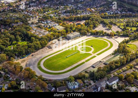 Vista aerea, ex pista per trotto Dinslaken con lavori di demolizione e cantiere per un nuovo quartiere residenziale, Bärenkampallee, Dinslaken, Ruhr Foto Stock