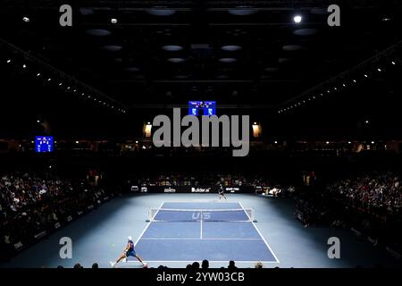 L'australiano Alex de Minaur durante il suo match contro la danese Holger Rune nella Grand Final UTS di Londra 2024 alla Copper Box Arena di Londra. Data foto: Domenica 8 dicembre 2024. Foto Stock