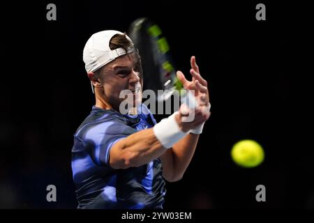 Il danese Holger Rune durante il suo match contro l'australiano Alex de Minaur (non nella foto) nella Grand Final UTS di Londra 2024 alla Copper Box Arena di Londra. Data foto: Domenica 8 dicembre 2024. Foto Stock