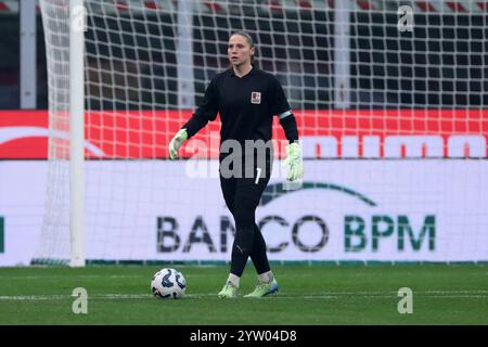 Milano, Italia. 8 dicembre 2024. Laura Giuliani dell'AC Milan durante la partita di serie A femminile allo Stadio Giuseppe Meazza, Milano. Il credito per immagini dovrebbe essere: Jonathan Moscrop/Sportimage Credit: Sportimage Ltd/Alamy Live News Foto Stock