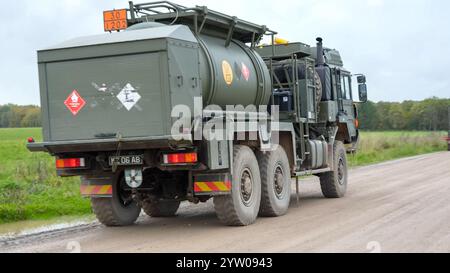 British Army MAN HX 25,440 6x6 BB (HX58) SV Unit Support Tanker Medium (Medium Mobility) 9 tonne in azione su un'esercitazione militare, Wilts UK Foto Stock