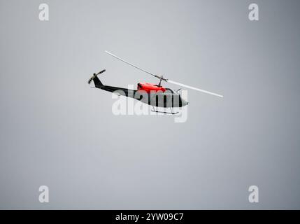 ZH814 elicottero dell'esercito britannico 1971 Bell 212 B-BGMH (Army Air Corps AAC) 1971 elicottero Bell 212 B-BGMH che conduce addestramento piloti, Wilts Regno Unito Foto Stock