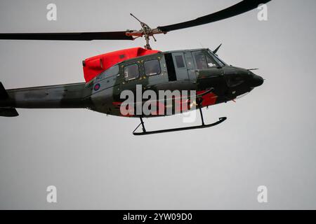 ZH814 elicottero dell'esercito britannico 1971 Bell 212 B-BGMH (Army Air Corps AAC) 1971 elicottero Bell 212 B-BGMH che conduce addestramento piloti, Wilts Regno Unito Foto Stock