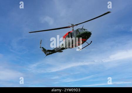 ZH814 elicottero dell'esercito britannico 1971 Bell 212 B-BGMH (Army Air Corps AAC) 1971 elicottero Bell 212 B-BGMH che conduce addestramento piloti, Wilts Regno Unito Foto Stock