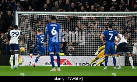 Londra, Regno Unito. 8 dicembre 2024. OBIETTIVO. Partita di Premier League del Tottenham Hotspur V Chelsea Barclays allo stadio Tottenham Hotspur di Londra. Questa immagine è SOLO per USO EDITORIALE. Licenza richiesta da Football DataCo per qualsiasi altro utilizzo. Crediti: MARTIN DALTON/Alamy Live News Foto Stock