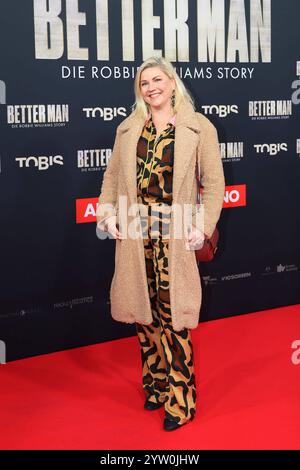 Aleksandra Bechtel bei der Better Man - Die Robbie Williams Story Film Premiere am 8.12.2024 im Cinedom in Koeln Better Man - Die Robbie Williams Story Filmpremiere in Koeln *** Aleksandra Bechtel al Better Man The Robbie Williams Story anteprima cinematografica l'8 12 2024 al Cinedom di Colonia Better Man The Robbie Williams Story a Colonia Foto Stock