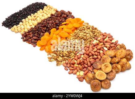 Un dessert chiamato Ashure o Ashure fatto con legumi e frutta secca. Legumi usati nella produzione di Ashure. Foto Stock