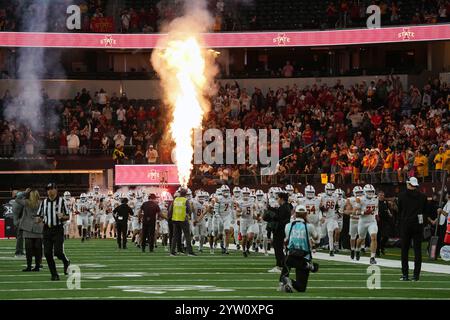 Arlington, Stati Uniti. 7 dicembre 2024. I giocatori degli Arizona State Sun Devils entrano in campo prima dell'inizio del 2024, il Dr Pepper BIG 12 Championship tra gli Arizona State Sun Devils e gli Iowa State Cyclones ha giocato all'AT&T Stadium. Punteggio finale Arizona State batte Iowa State 45-19. Il 7 dicembre 2024 ad Arlington, Texas (foto di Javier Vicencio/Eyepix Group/Sipa USA) credito: SIPA USA/Alamy Live News Foto Stock