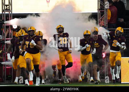 Arlington, Stati Uniti. 7 dicembre 2024. I giocatori degli Iowa State Cyclones entreranno in campo prima dell'inizio del 2024, il Dr Pepper BIG 12 Championship tra Arizona State Sun Devils e Iowa State Cyclones giocò all'AT&T Stadium. Punteggio finale Arizona State batte Iowa State 45-19. Il 7 dicembre 2024 ad Arlington, Texas (foto di Javier Vicencio/Eyepix Group/Sipa USA) credito: SIPA USA/Alamy Live News Foto Stock