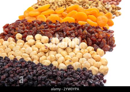 Un dessert chiamato Ashure o Ashure fatto con legumi e frutta secca. Legumi usati nella produzione di Ashure. Foto Stock