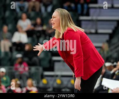 Waco, Texas, Stati Uniti. 8 dicembre 2024. L'allenatore dell'UNLV Lindy la Rocque durante una partita di basket femminile al college tra Baylor Lady Bears e UNLV Lady Rebels l'8 dicembre 2024 a Waco, Texas. Baylor ha vinto, 71-64. (Credit Image: © Scott Coleman/ZUMA Press Wire) SOLO PER USO EDITORIALE! Non per USO commerciale! Foto Stock