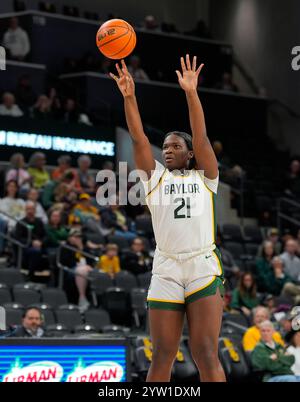 Waco, Texas, Stati Uniti. 8 dicembre 2024. Il centro Baylor Aaronette Vonleh (21) spara la palla durante una partita di basket universitaria femminile tra i Baylor Lady Bears e le UNLV Lady Rebels l'8 dicembre 2024 a Waco, Texas. Baylor ha vinto, 71-64. (Credit Image: © Scott Coleman/ZUMA Press Wire) SOLO PER USO EDITORIALE! Non per USO commerciale! Foto Stock