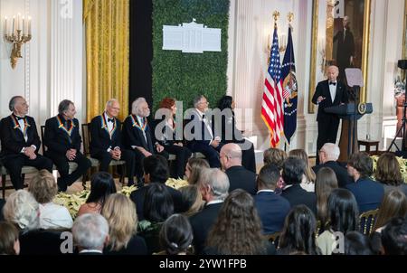 Washington DC, Stati Uniti. 8 dicembre 2024. Washington, Stati Uniti. 8 dicembre 2024. Il presidente degli Stati Uniti Joe Biden fa osservazioni in quanto ospita il 47° Annual Kennedy Center honorees nella East Room della Casa Bianca a Washington DC domenica 8 dicembre 2024. Foto di Ron Sachs/UPI credito: UPI/Alamy Live News credito: UPI/Alamy Live News Foto Stock