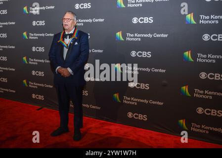 Washington, Stati Uniti. 8 dicembre 2024. Il trombettista e pianista jazz cubano-americano Arturo Sandoval partecipa al 47° Annual Kennedy Center Honors Red Carpet al Kennedy Center di Washington DC domenica 8 dicembre 2024. Foto di Annabelle Gordon/UPI . Crediti: UPI/Alamy Live News Foto Stock