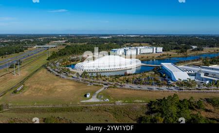 Polk City, Florida, USA - 7 dicembre 2024: Vista aerea pomeridiana dell'edificio Innovation, Science, and Technology della Florida Polytechnic University, P Foto Stock