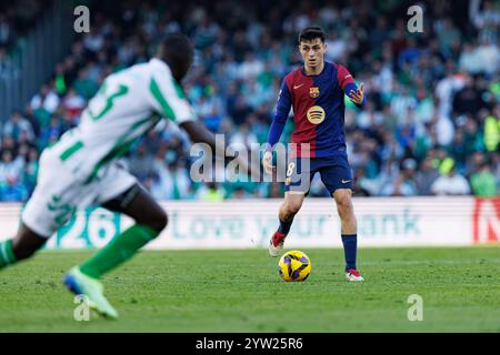 Siviglia, Spagna. 7 dicembre 2024. Pedro González López 'Pedri' (FC Barcelona) visto in azione durante la partita LaLiga EASPORTS tra squadre del Real Betis Balompie e FC Barcelona all'Estadio Benito Villamarin credito: SOPA Images Limited/Alamy Live News Foto Stock