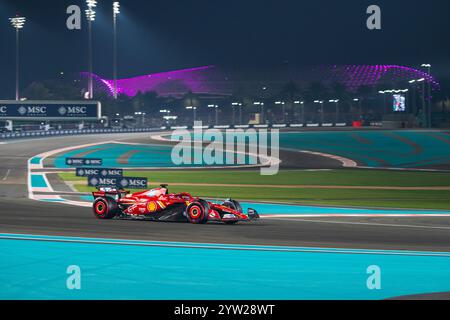 Abu Dhabi, Emirati Arabi Uniti. 7 dicembre 2024. Il pilota monegasco della Scuderia Ferrari Charles Leclerc gareggia durante la sessione di qualificazione del Gran Premio di Formula 1 di Abu Dhabi al circuito Yas Marina di Abu Dhabi, negli Emirati Arabi Uniti, il 7 dicembre 2024. Credito: SOPA Images Limited/Alamy Live News Foto Stock