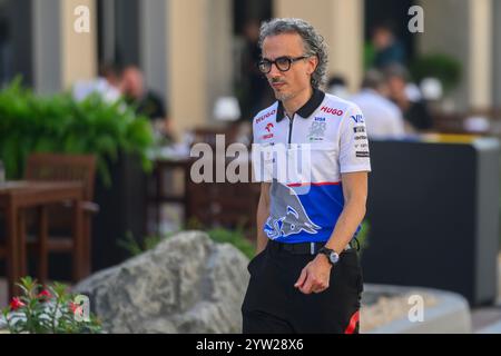 Abu Dhabi, Emirati Arabi Uniti. 7 dicembre 2024. Laurent Mekies, il team principal del Team di Formula 1 di Visa Cash App, è stato visto nel paddock del Gran Premio di Formula 1 di Abu Dhabi presso il circuito Yas Marina di Abu Dhabi, negli Emirati Arabi Uniti, il 7 dicembre 2024. Credito: SOPA Images Limited/Alamy Live News Foto Stock