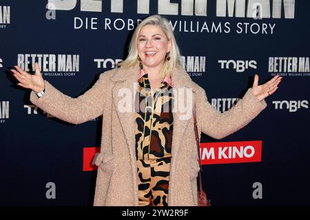 Aleksandra Bechtel bei der Premiere des Kinofilms Better Man - Die Robbie Williams Story im Cinedom. Köln, 08.12.2024 *** Aleksandra Bechtel alla prima del film Better Man The Robbie Williams Story al Cinedom Cologne, 08 12 2024 foto:XR.xSchmiegeltx/xFuturexImagex Better man 4220 Foto Stock