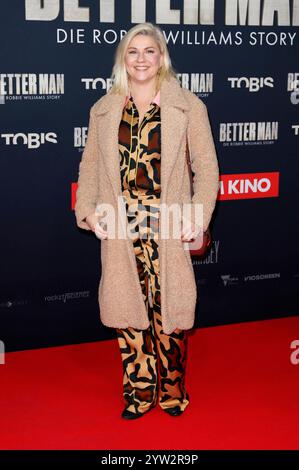 Aleksandra Bechtel bei der Premiere des Kinofilms Better Man - Die Robbie Williams Story im Cinedom. Köln, 08.12.2024 *** Aleksandra Bechtel alla prima del film Better Man The Robbie Williams Story al Cinedom Cologne, 08 12 2024 foto:XR.xSchmiegeltx/xFuturexImagex Better man 4218 Foto Stock