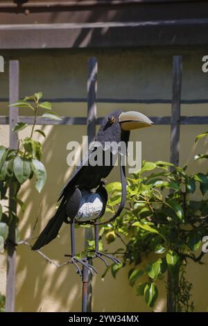 Garden Hotel and Restaurant Schloss Haigerloch, artigianato, piccola scultura, uccello, replica, raven, ornamento da giardino, accessorio, Haigerloch, Zollerna Foto Stock